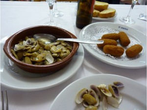 6842196-Yum_Paella_Valencia