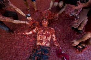 la-tomatina-festivalgoer-spain