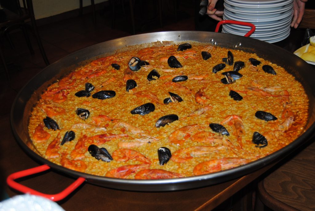 Lavorare a Valencia: 3 settori con più offerta di lavoro per italiani, paella valenciana